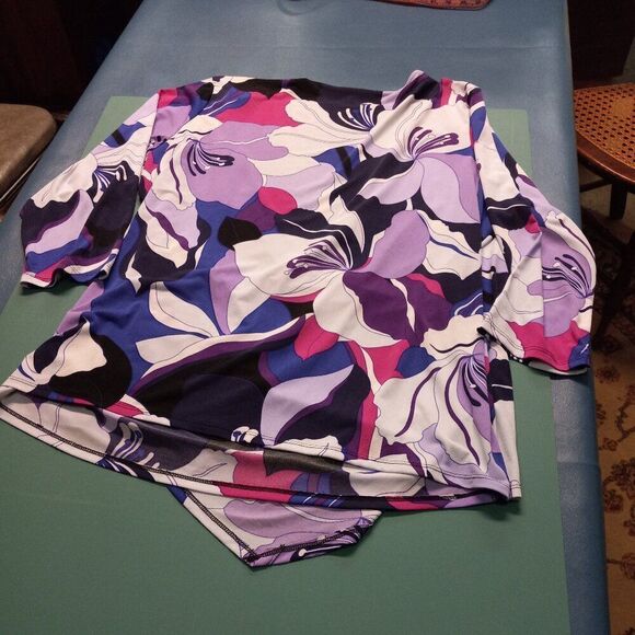 Jennifer Lopez Woman's 2X Long sleeve Abstract Asymmetrical Deep V Neck Top - Picture 7 of 7